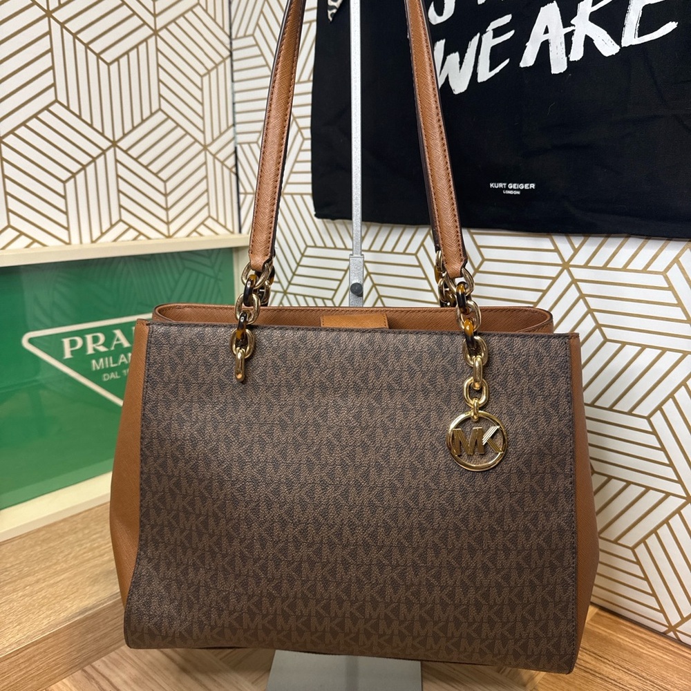 Michael Kors Jet Set Travel Large Chain Shoulder Tote - NWOT